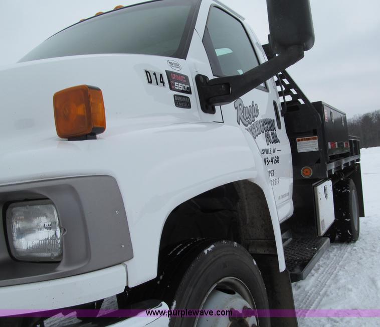 image for item G2538 2006 GMC C5500 utility truck