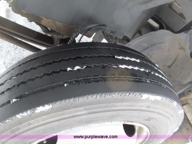 image for item G2538 2006 GMC C5500 utility truck