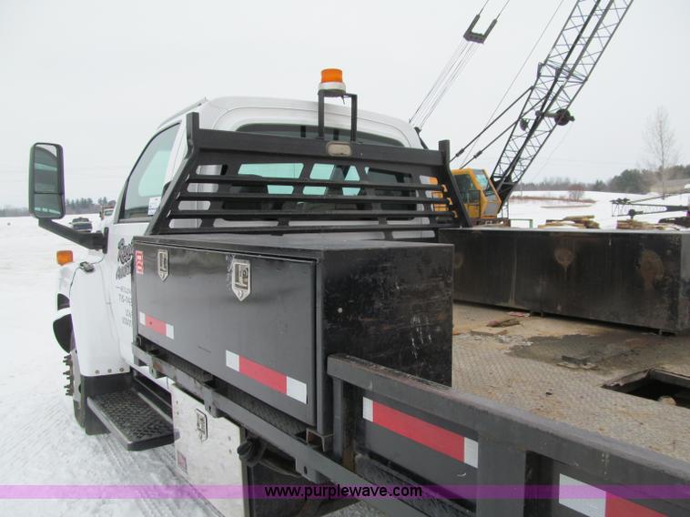 image for item G2538 2006 GMC C5500 utility truck