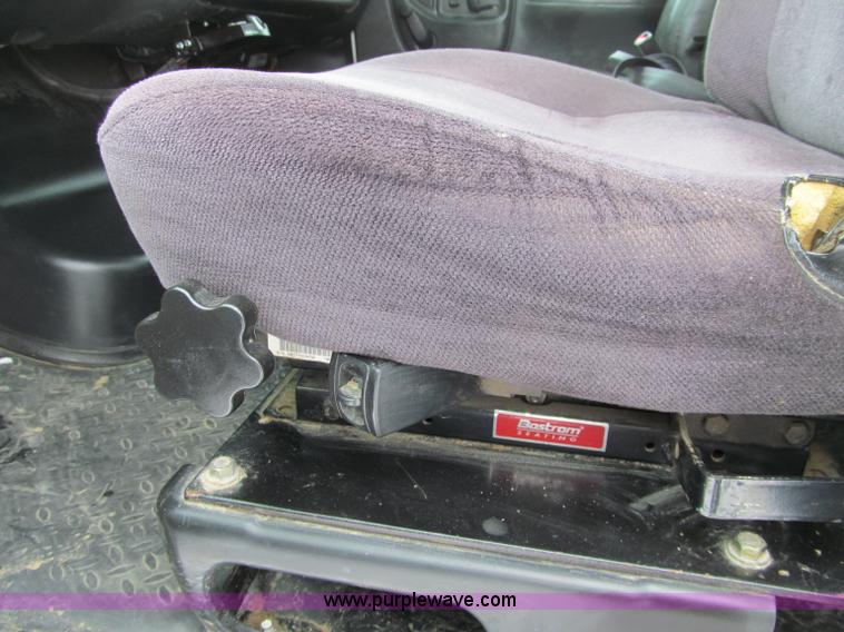 image for item G2538 2006 GMC C5500 utility truck