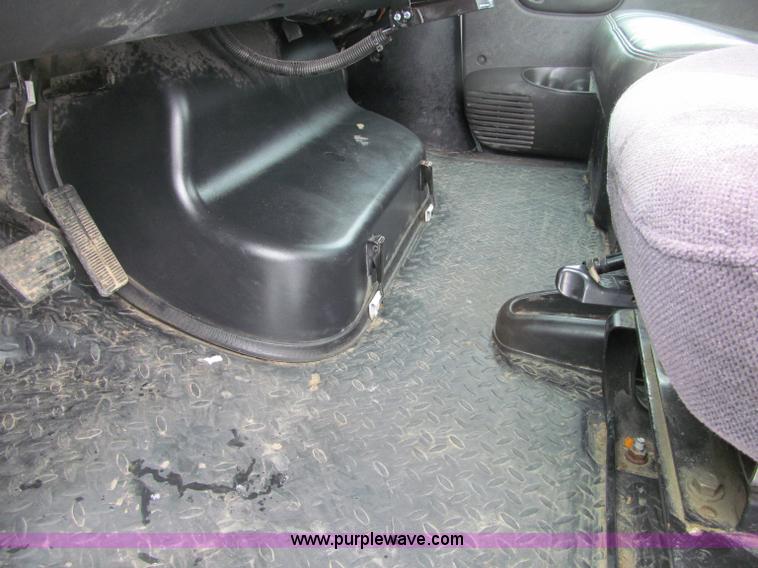 image for item G2538 2006 GMC C5500 utility truck