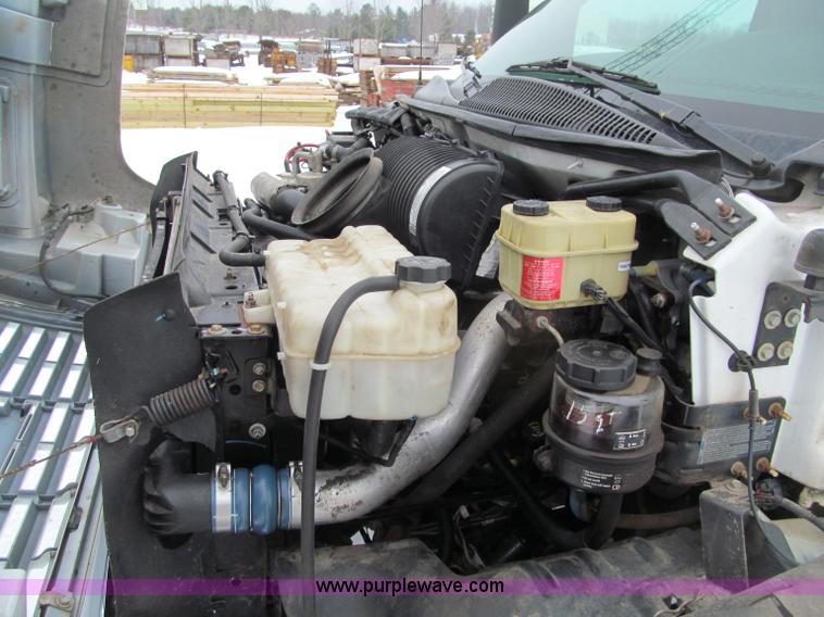 image for item G2538 2006 GMC C5500 utility truck