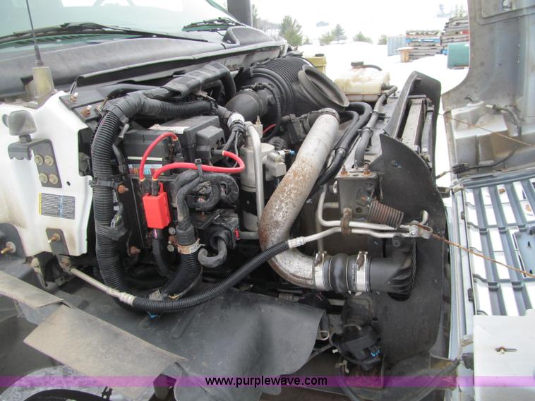 image for item G2538 2006 GMC C5500 utility truck