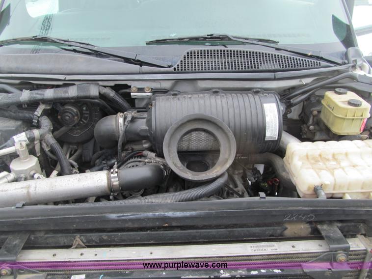 image for item G2538 2006 GMC C5500 utility truck