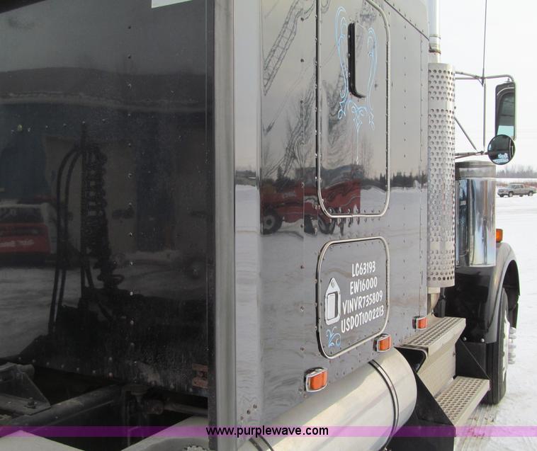 image for item G2545 1997 Kenworth W900 semi truck