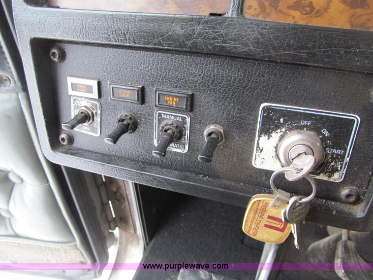 image for item G2545 1997 Kenworth W900 semi truck