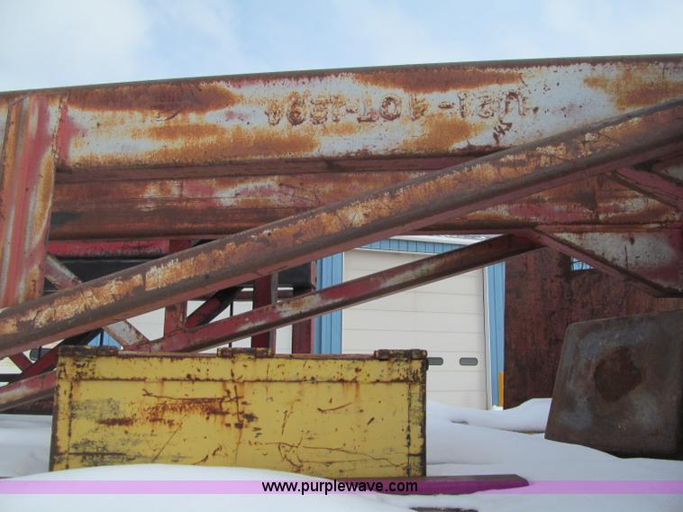 image for item G2574 1988 Delmag D16-32 diesel pile driver and trailer