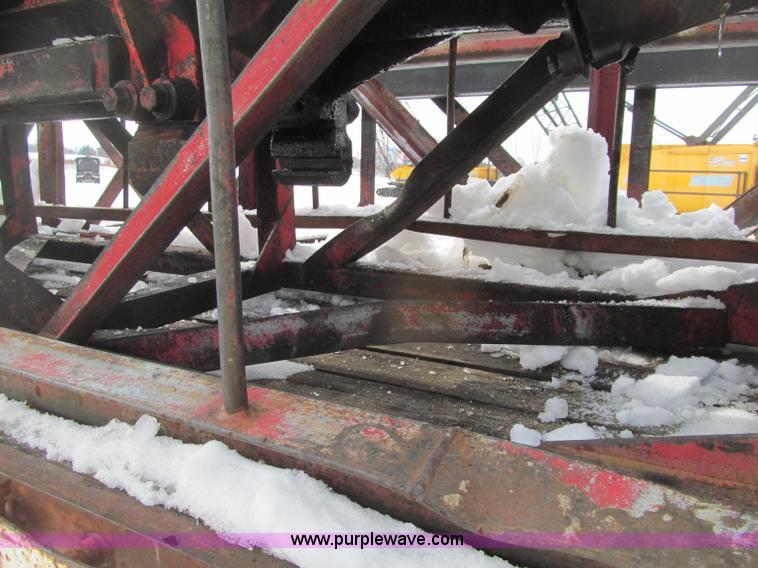 image for item G2574 1988 Delmag D16-32 diesel pile driver and trailer