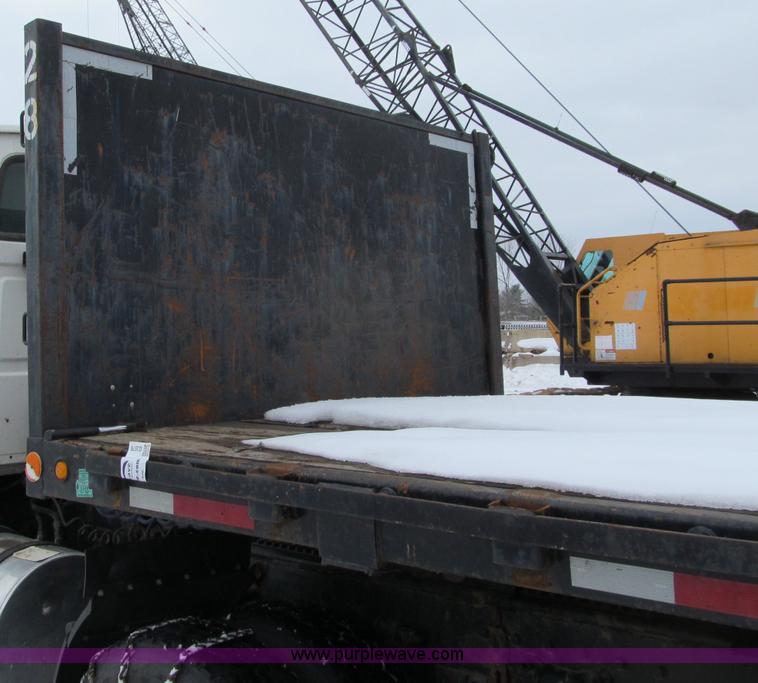 image for item G2576 1993 Utility flatbed trailer