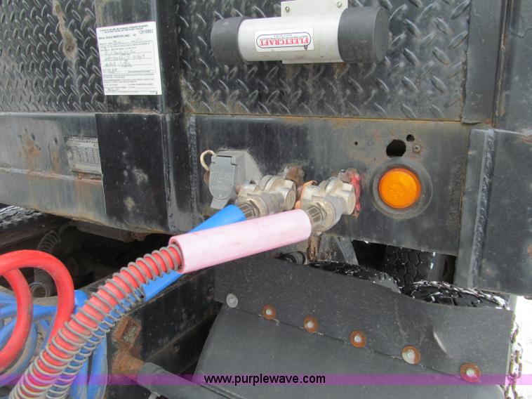 image for item G2576 1993 Utility flatbed trailer