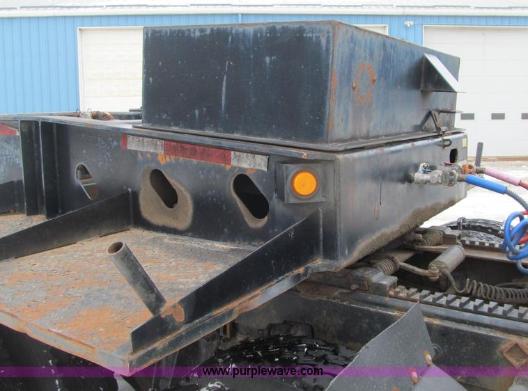 image for item G2577 2001 X-L 80HDG tandem axle lowboy trailer