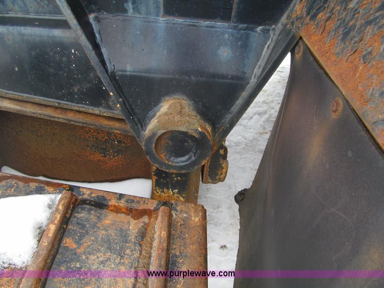 image for item G2577 2001 X-L 80HDG tandem axle lowboy trailer