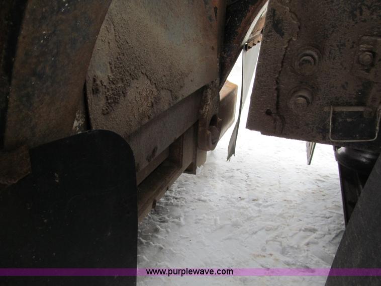 image for item G2577 2001 X-L 80HDG tandem axle lowboy trailer