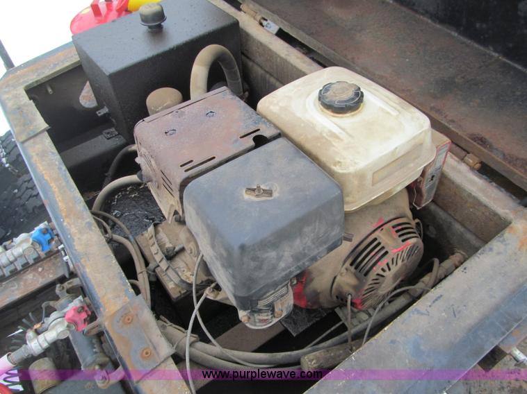 image for item G2577 2001 X-L 80HDG tandem axle lowboy trailer