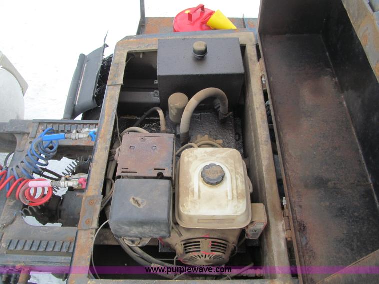 image for item G2577 2001 X-L 80HDG tandem axle lowboy trailer