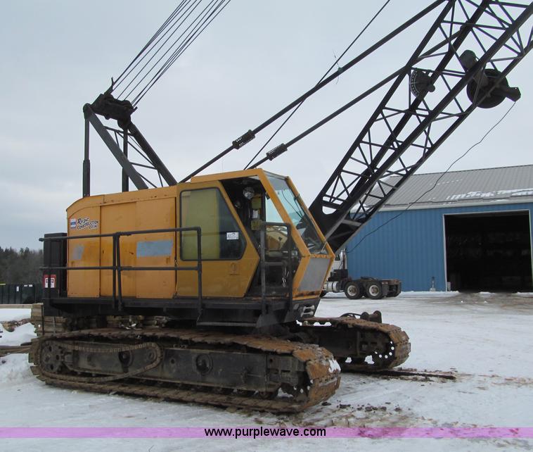 image for item G2578 1981 American 5299A crawler crane