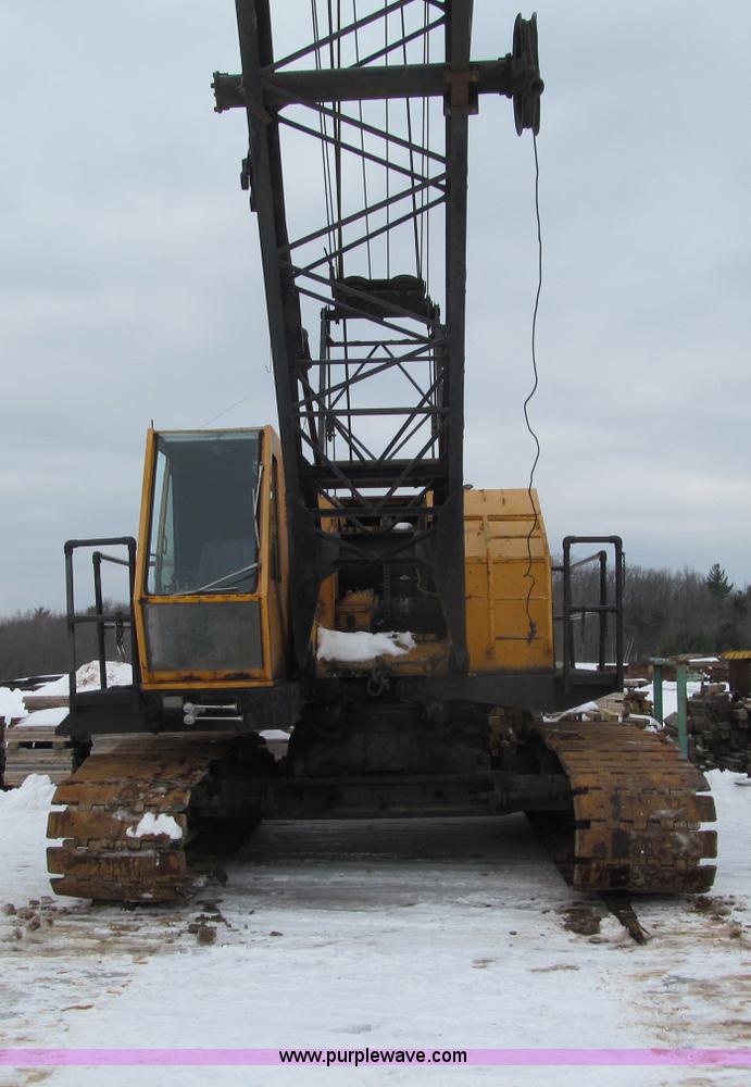 image for item G2578 1981 American 5299A crawler crane