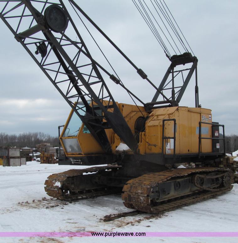 image for item G2578 1981 American 5299A crawler crane
