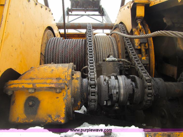 image for item G2578 1981 American 5299A crawler crane