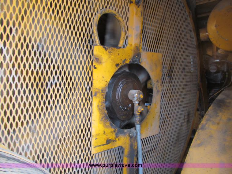 image for item G2578 1981 American 5299A crawler crane