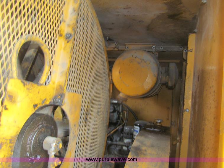 image for item G2578 1981 American 5299A crawler crane