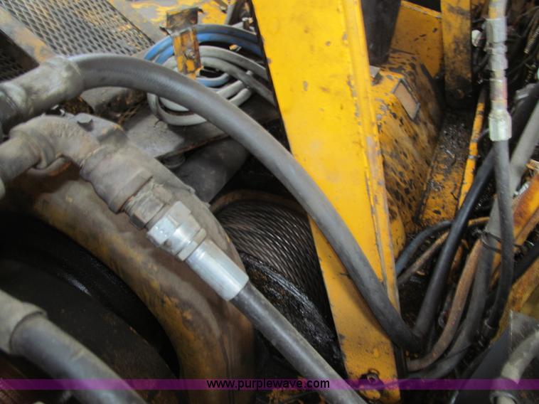 image for item G2578 1981 American 5299A crawler crane