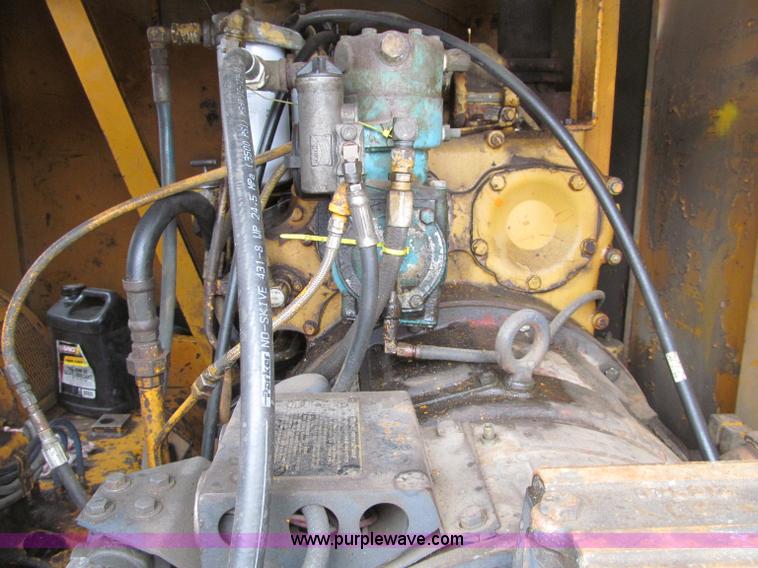image for item G2578 1981 American 5299A crawler crane