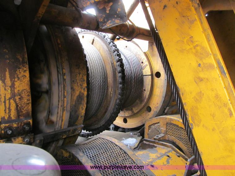 image for item G2578 1981 American 5299A crawler crane