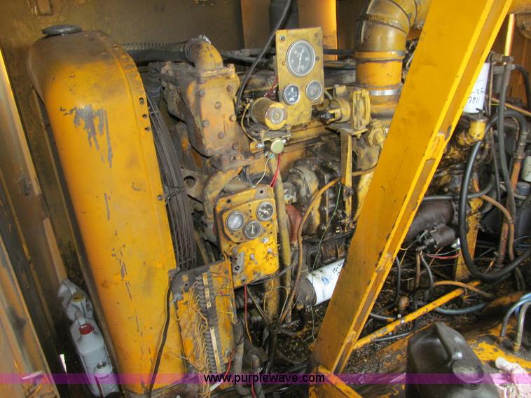 image for item G2578 1981 American 5299A crawler crane
