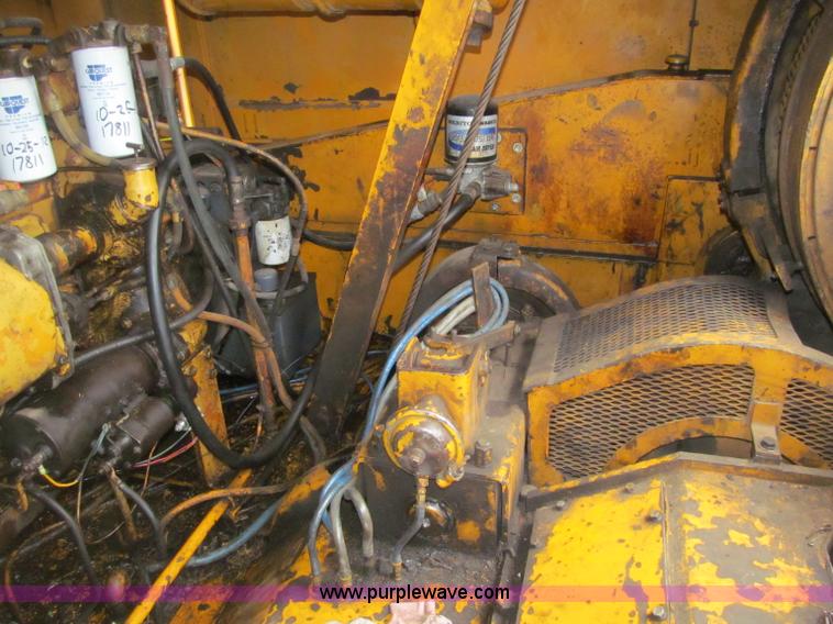 image for item G2578 1981 American 5299A crawler crane
