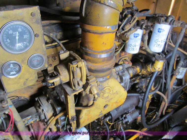 image for item G2578 1981 American 5299A crawler crane