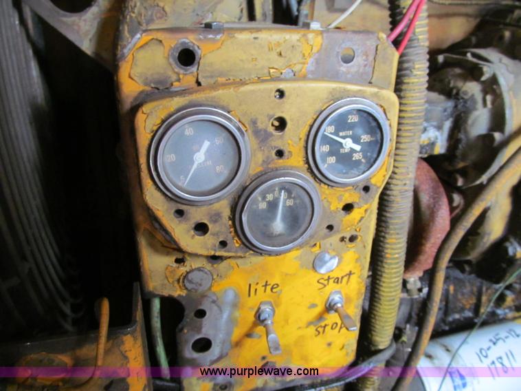 image for item G2578 1981 American 5299A crawler crane