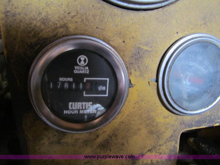 image for item G2578 1981 American 5299A crawler crane