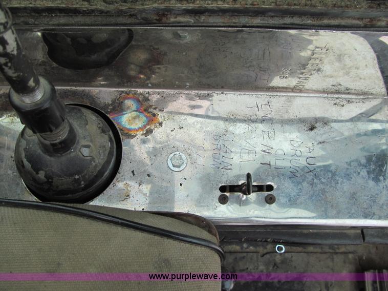 image for item G2578 1981 American 5299A crawler crane