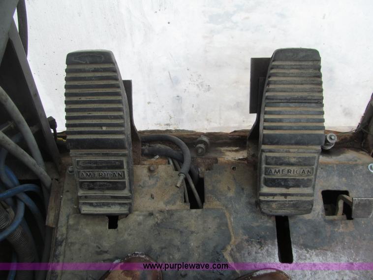 image for item G2578 1981 American 5299A crawler crane