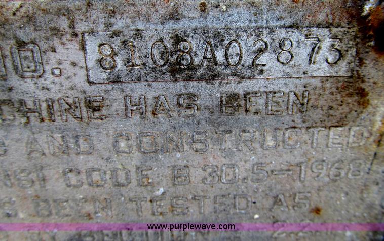 image for item G2578 1981 American 5299A crawler crane