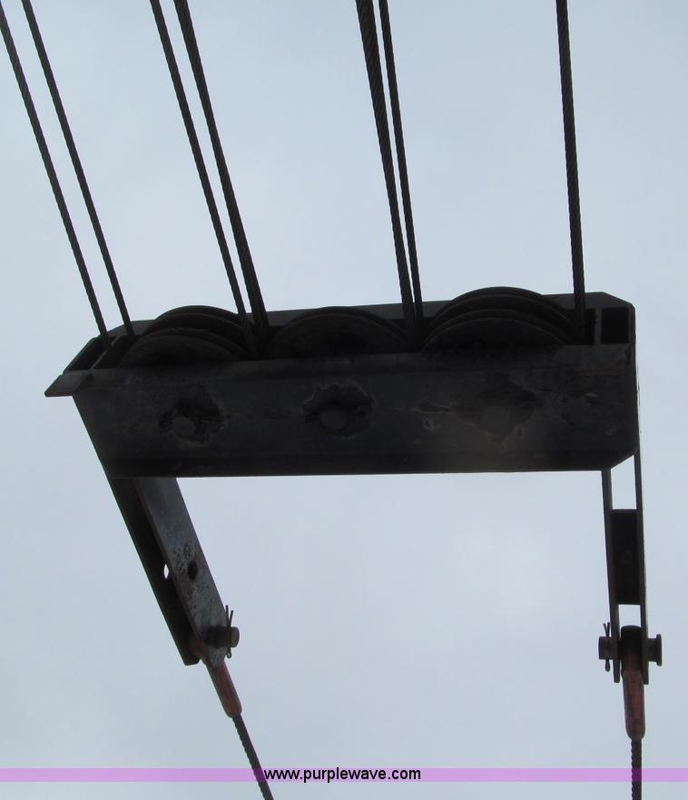 image for item G2578 1981 American 5299A crawler crane