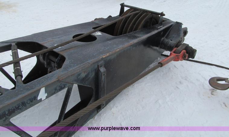 image for item G2578 1981 American 5299A crawler crane