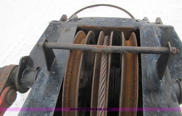 image for item G2578 1981 American 5299A crawler crane