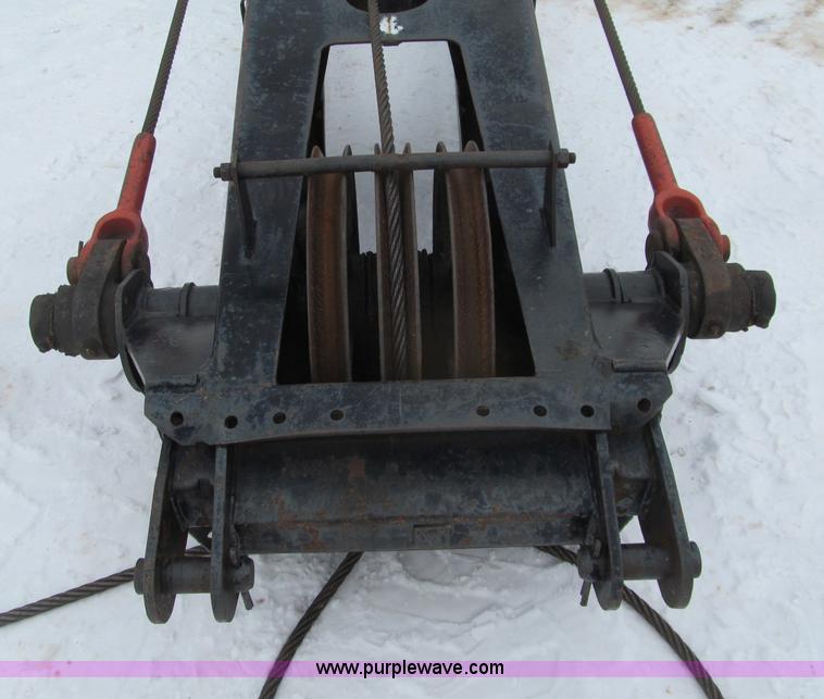 image for item G2578 1981 American 5299A crawler crane