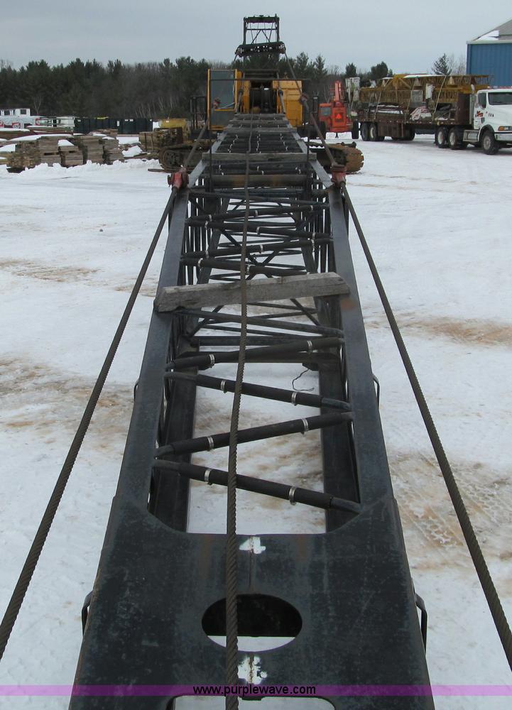 image for item G2578 1981 American 5299A crawler crane