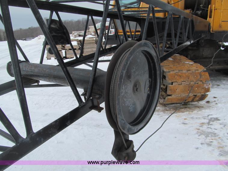 image for item G2578 1981 American 5299A crawler crane