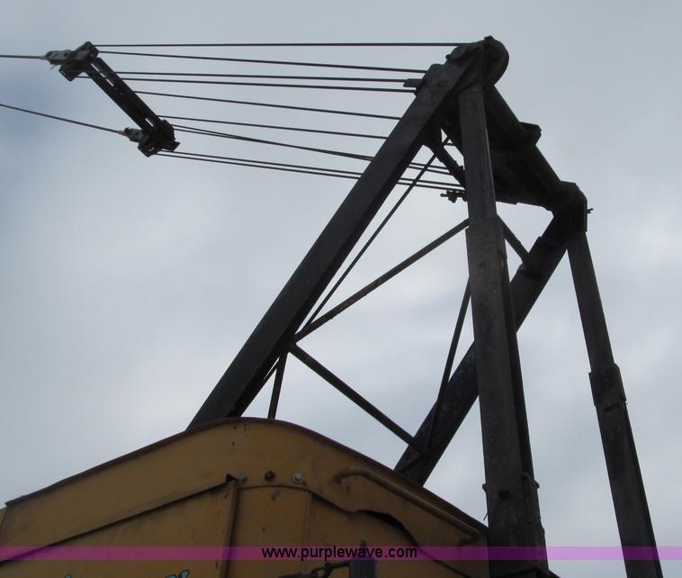 image for item G2579 1966 American 5299 crawler crane