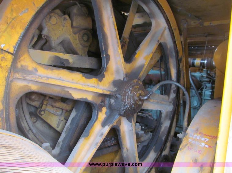 image for item G2579 1966 American 5299 crawler crane