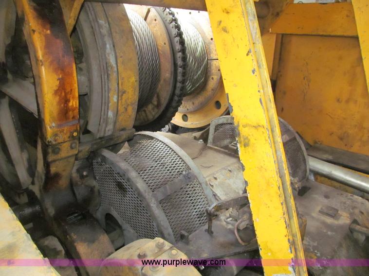 image for item G2579 1966 American 5299 crawler crane