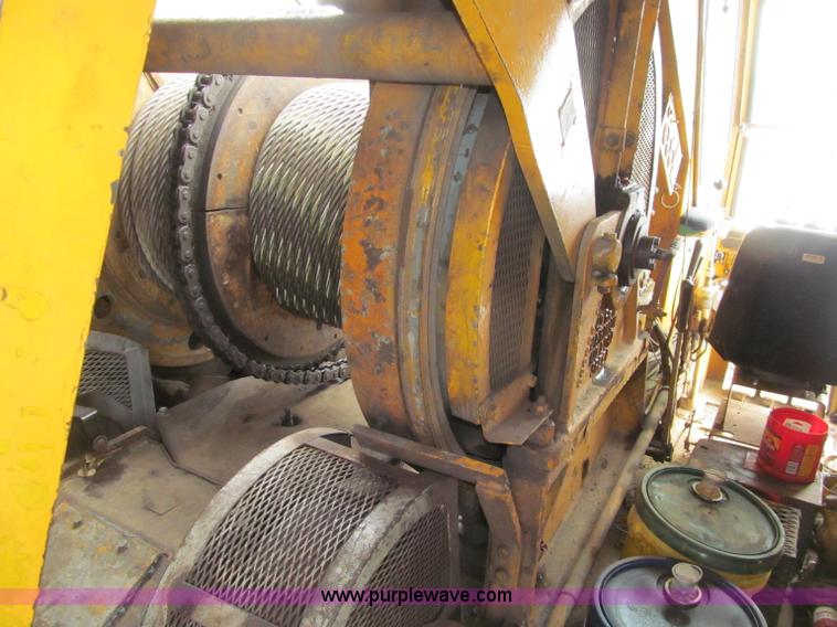 image for item G2579 1966 American 5299 crawler crane