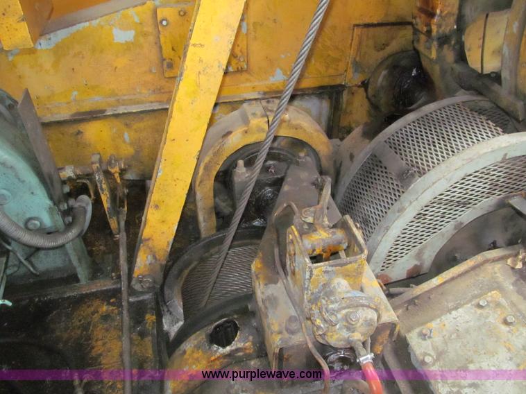 image for item G2579 1966 American 5299 crawler crane