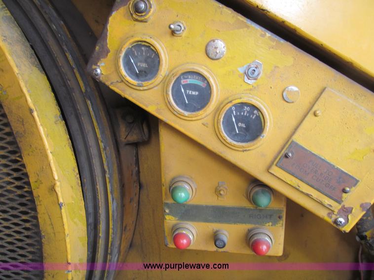 image for item G2579 1966 American 5299 crawler crane