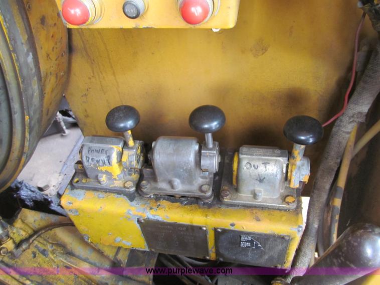 image for item G2579 1966 American 5299 crawler crane