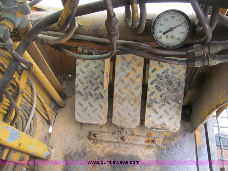 image for item G2579 1966 American 5299 crawler crane